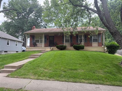 Versatile Home With Extra Garage Space In Independence Photos | Mayo ...