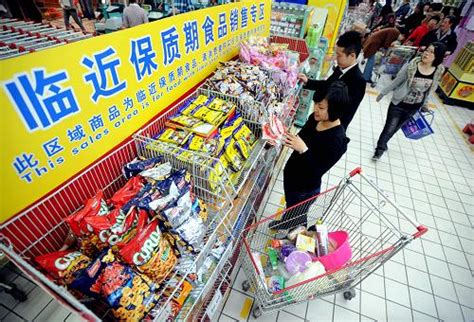 沈阳超市开辟专区销售临近保质期食品(组图)-搜狐新闻