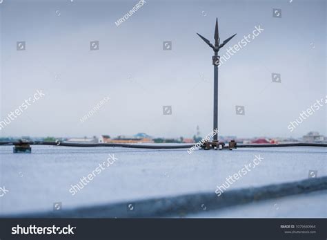 Lightning-Rod 的图像结果