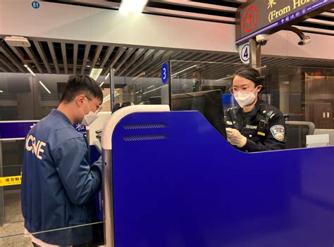 恢复与内地通关，首批香港入境旅客抵达广东珠海