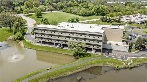 1900 Hollister Dr, Libertyville, IL 60048 - Hawthorn Health Center ...