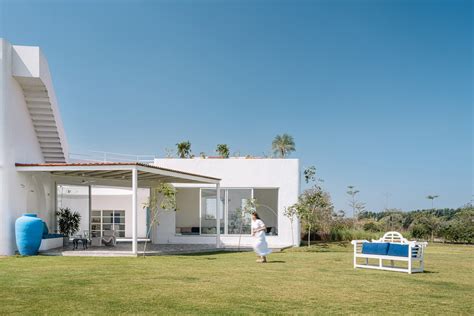 This serene weekend home in Ahmedabad will transport you from Gujarat ...