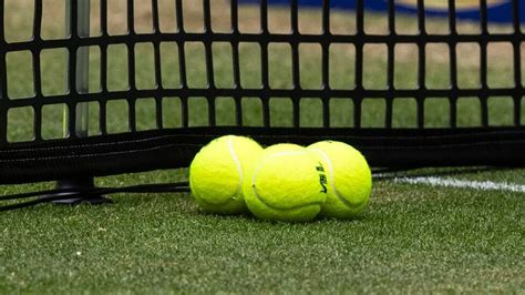 ¿Se puede jugar a pádel con una pelota de tenis? Esta es la principal ...