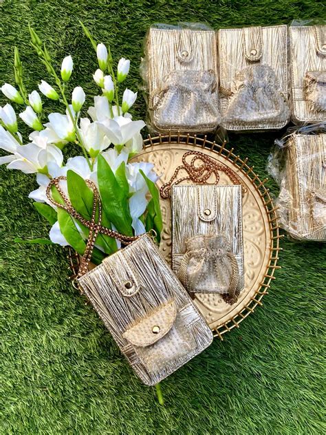 Luxe Wrap Mobile Sleeve – The Potli Ghar