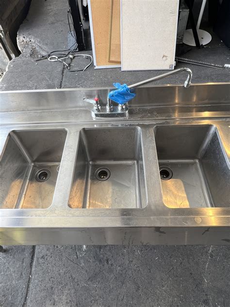 ADVANCE TABCO CRB-53C THREE COMPARTMENT BAR SINK WITH TWO 12" DRAIN ...