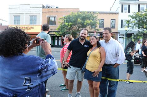 Local Newscast 的图像结果