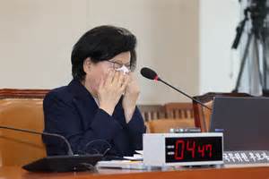 Lee Hye-hoon's nomination faces bipartisan rejection