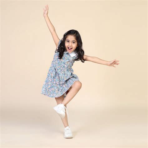 Peter Pan Collar Dress in Floral Print – biglilpeople