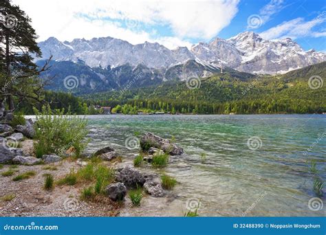 Eibsee lake and Zugspitze stock photo. Image of view - 32488390