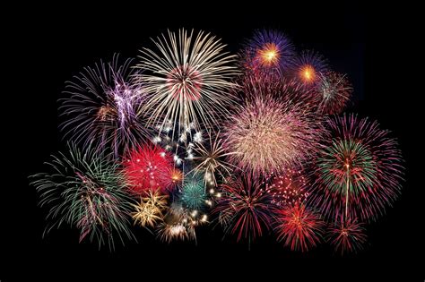 #751 Big crowds enjoying big fireworks together – 1000 Awesome Things