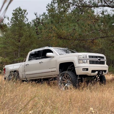 Squatted Truck Wallpapers - Top Free Squatted Truck Backgrounds - WallpaperAccess