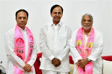టీఆర్ఎస్ రాజ్యసభ అభ్యర్థులుగా కేకే, సురేశ్ రెడ్డి | - News18 Telugu