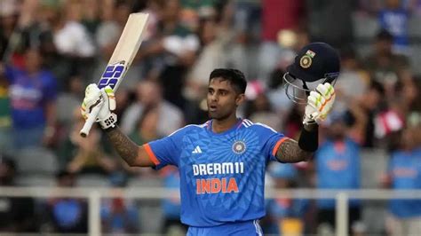 Viv Richards Honors Suryakumar Yadav with Best Fielding Award as India ...