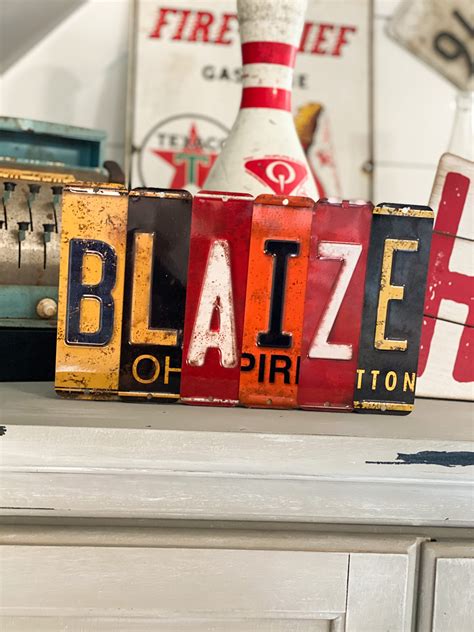 How to Make a Sign Using License Plates 的图像结果