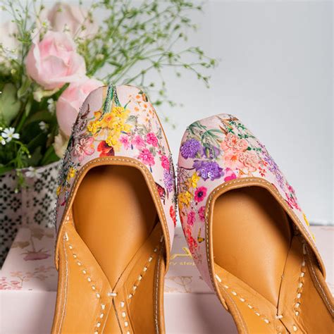 Authentic Punjabi Jutti: Handcrafted Footwear for Girls – KalaIndia