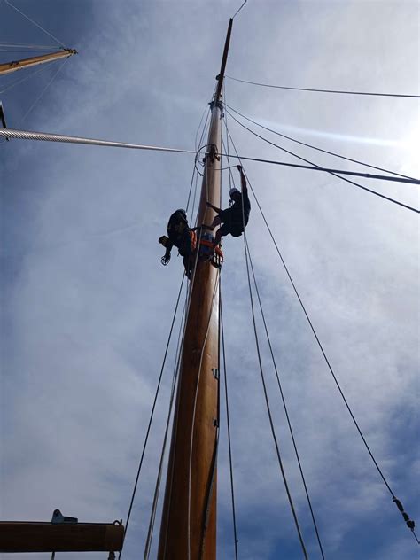 What is a rigger and what are their functions?