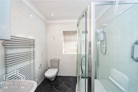 2 bed bungalow for sale in Walmer Road, Lytham St. Annes, Lancashire ...