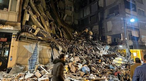 土耳其发生7.8级地震，已致土叙两国500余人死亡_关键帧_澎湃新闻-The Paper