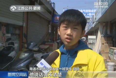 三岁男童走失 两名小学生协助找亲人_荔枝网