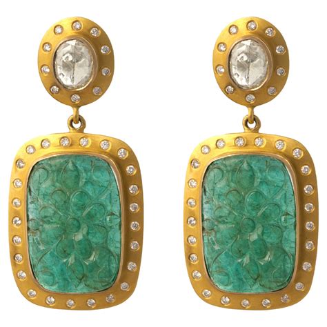 Natural Emerald Diamond Earring in 18k Gold For Sale at 1stDibs