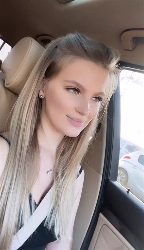 Miss Ellie Moore (@miss.ellie.moore) - Urlebird