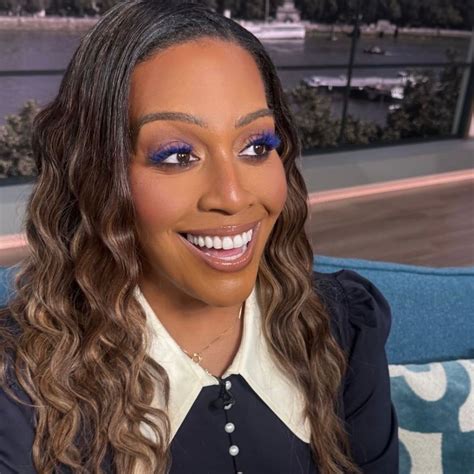 How to dress like Victoria Beckham (without the designer price tag ...