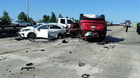 1 dead, 5 hurt in multi-car crash on Interstate 10 in New Orleans ...