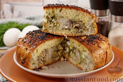 Рецепт: Заливной пирог на сметане, с рыбой, луком и яйцами на ...