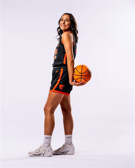 Basketball Media Day Poses | Basketball pictures poses, Basketball ...