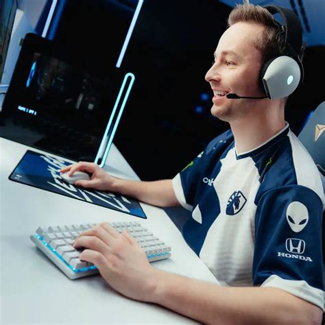 Image result for Alienware Keyboard 75 Transparent