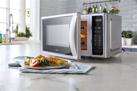 How Hot Does a Microwave Get? Kitchen Safety Guide – The Kitchen ...