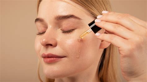 How to Remove Whiteheads: Causes, Remedies & Prevention Tips