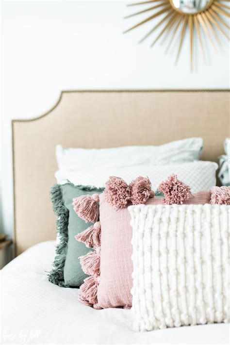 Dreamy Designs: Bed Pillow Decorating Ideas Youll Love