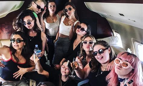 Sophie Turner's Having a Bachelorette in Spain With BFF Maisie Williams ...