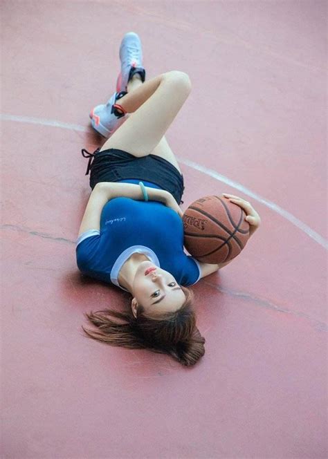 打篮球的美女，你愿意和她一起打球么