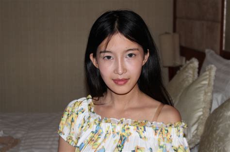 Nude photo set of Chinese model: Han Qiuxue (1/328)