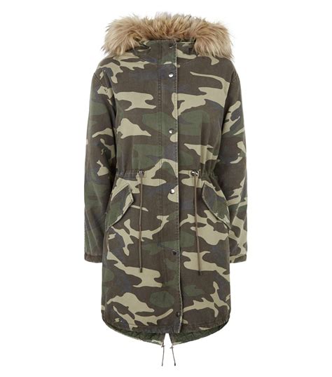 Green Camo Faux Fur Trim Hooded Parka | New Look