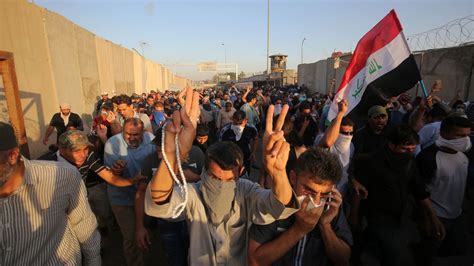 Iraqi Protesters Clash With Troops in Baghdad's Green Zone - The New ...