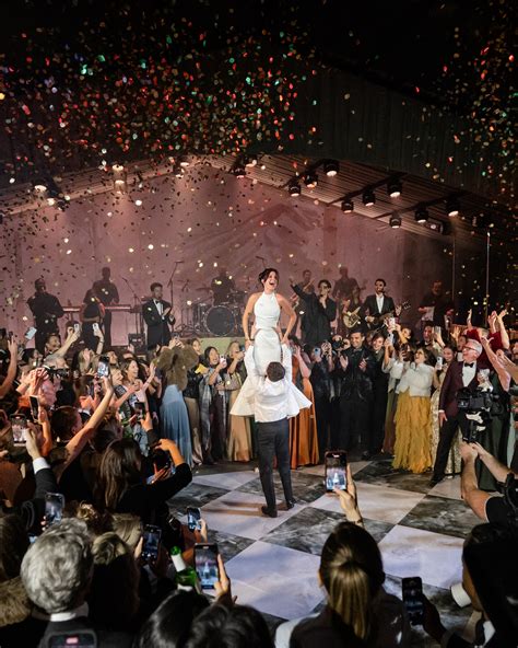 The Jonas Brothers Played “When You Look Me in the Eyes” For LeLe ...