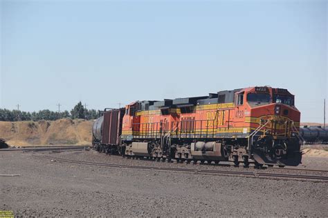 BNSF GE C44-9W #4461 #4723 | DPU on a westbound Oil Train at… | Flickr