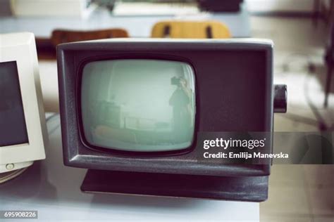 Old Computer Monitor 的图像结果