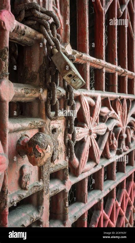 How to Open a Rusty Lock 的图像结果