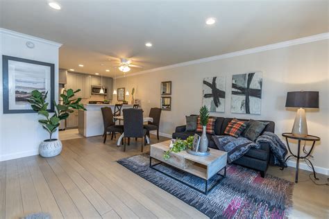 Photos - Oak Park Manor