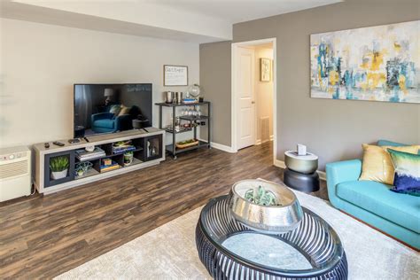 Photo Gallery | Apartments in Toledo, Ohio — The Flats at Douglas