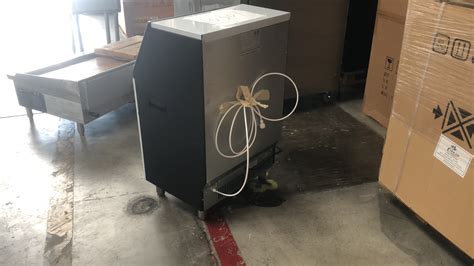 Clearance NSF 264 lb restaurant ice maker machine 10301