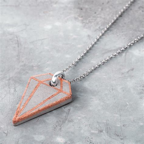Copper-coloured diamond-shaped jewellery pendant – Craft Idea – Rayher