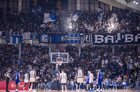 Navijači Budućnsoti posvetili transparent "grobarima" (video) - ABA ...