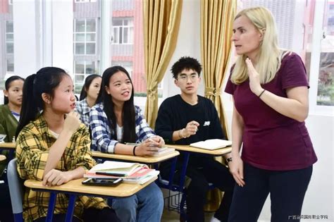 外国语学院：与惠州市明星实验学校举行实践教学基地挂牌仪式
