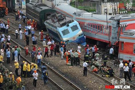 组图：郴州两火车侧面相撞致3死60余伤_新闻中心_新浪网