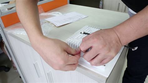 How to Fit the Clips On a Downlight 的图像结果